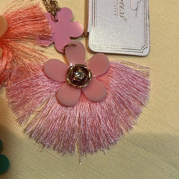 Necklaces - Picture 2 of 6